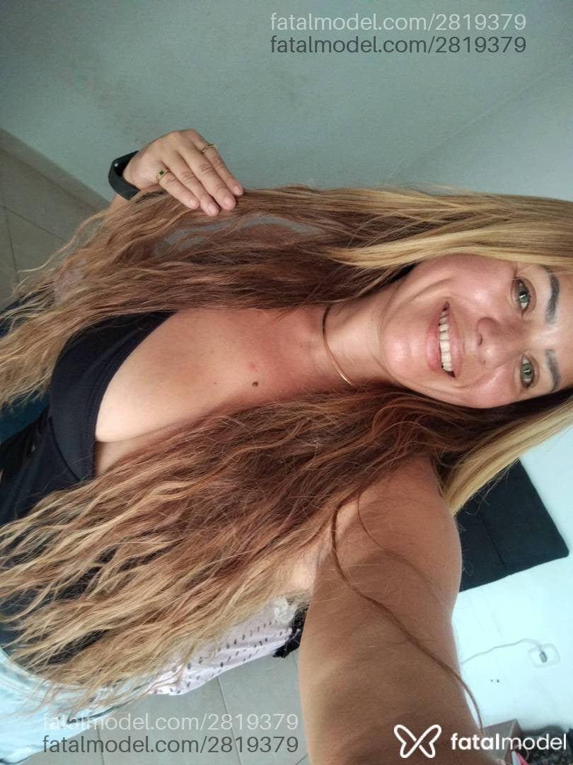 Acompanhante mulher loira (o) de olhos castanhos - Aninha