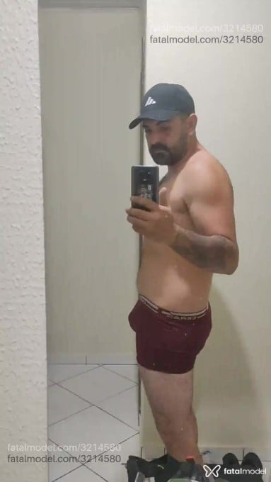 Acompanhante homem com cabelo castanho de olhos castanhos em Corbélia - Wilson