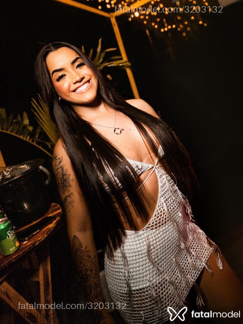 Acompanhante mulher com cabelo castanho de olhos castanhos em Chapadão do Sul Acompanhante mulher com cabelo castanho de olhos castanhos em Chapadão do Sul - Willy