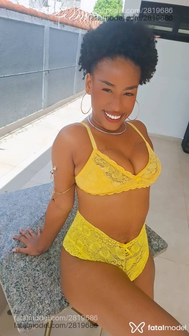 Acompanhante mulher morena (o) de olhos pretos - Vitória Valença