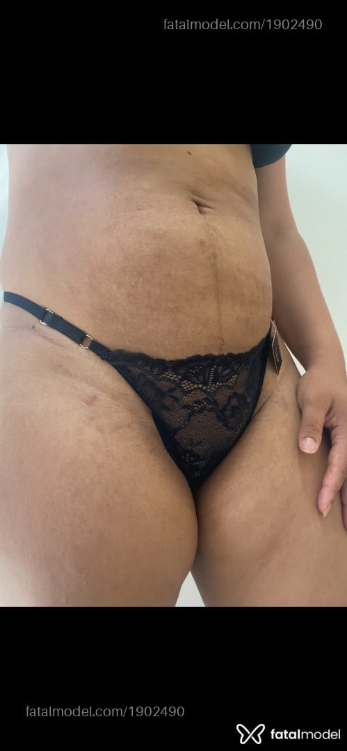 Acompanhante mulher morena (o) de olhos pretos - Estrela Acompanhante mulher morena (o) de olhos pretos - Estrela