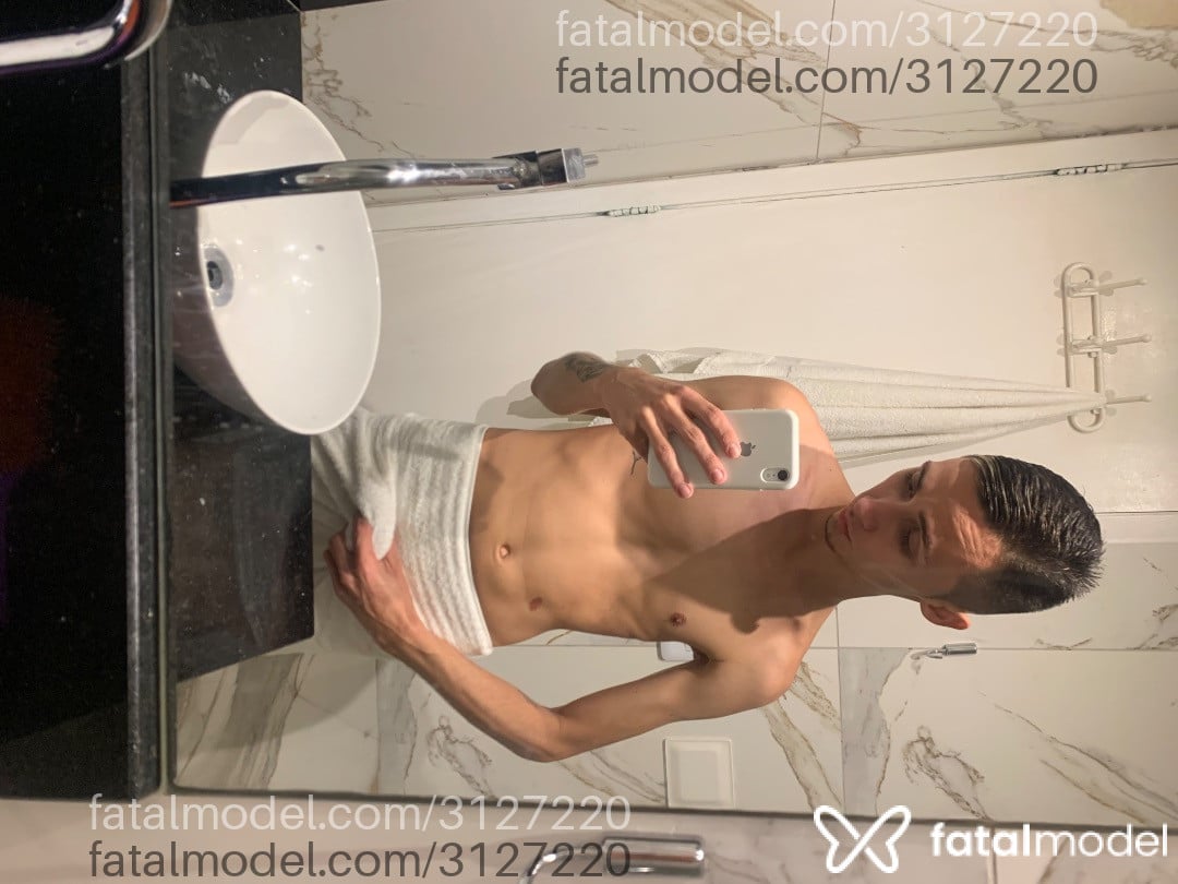 Acompanhante homem loira (o) de olhos castanhos em Virtual - Angel