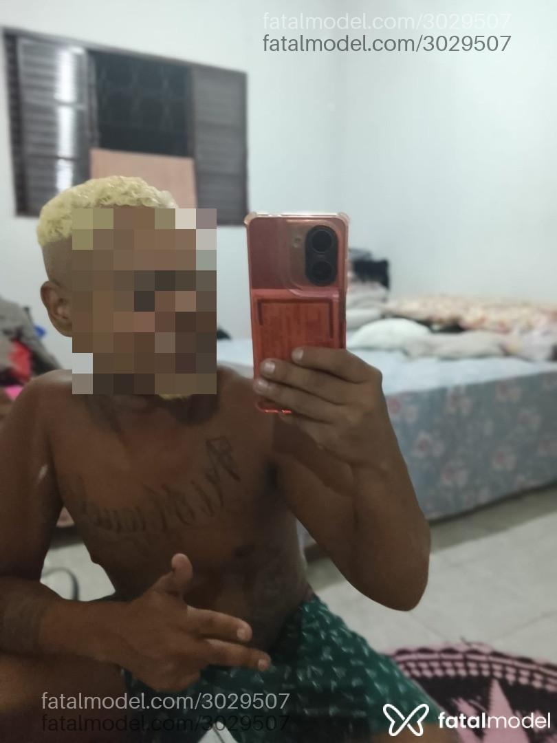 Acompanhante homem loira (o) de olhos pretos - Junior Carvalho Acompanhante homem loira (o) de olhos pretos - Junior Carvalho