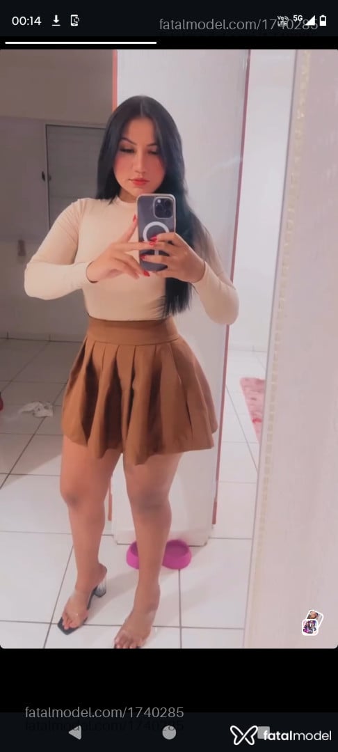 Acompanhante mulher morena (o) de olhos castanhos - Tata Acompanhante mulher morena (o) de olhos castanhos - Tata