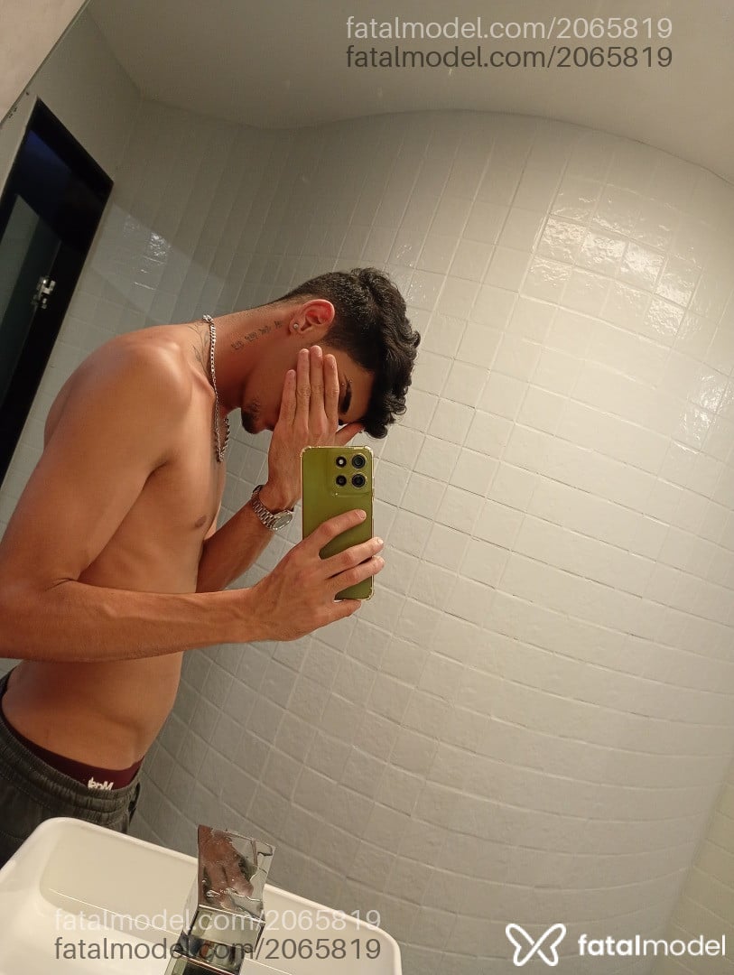 Acompanhante homem morena (o) de olhos castanhos em Campina Grande Acompanhante homem morena (o) de olhos castanhos em Campina Grande - Luiz Victor