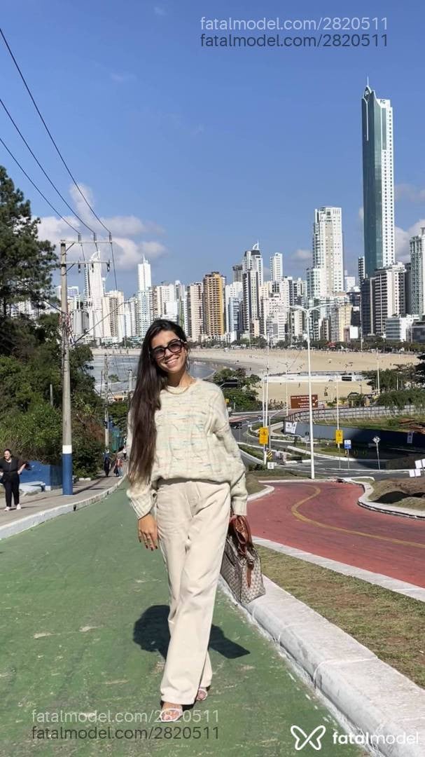 Acompanhante mulher morena (o) de olhos castanhos - Pameladiz