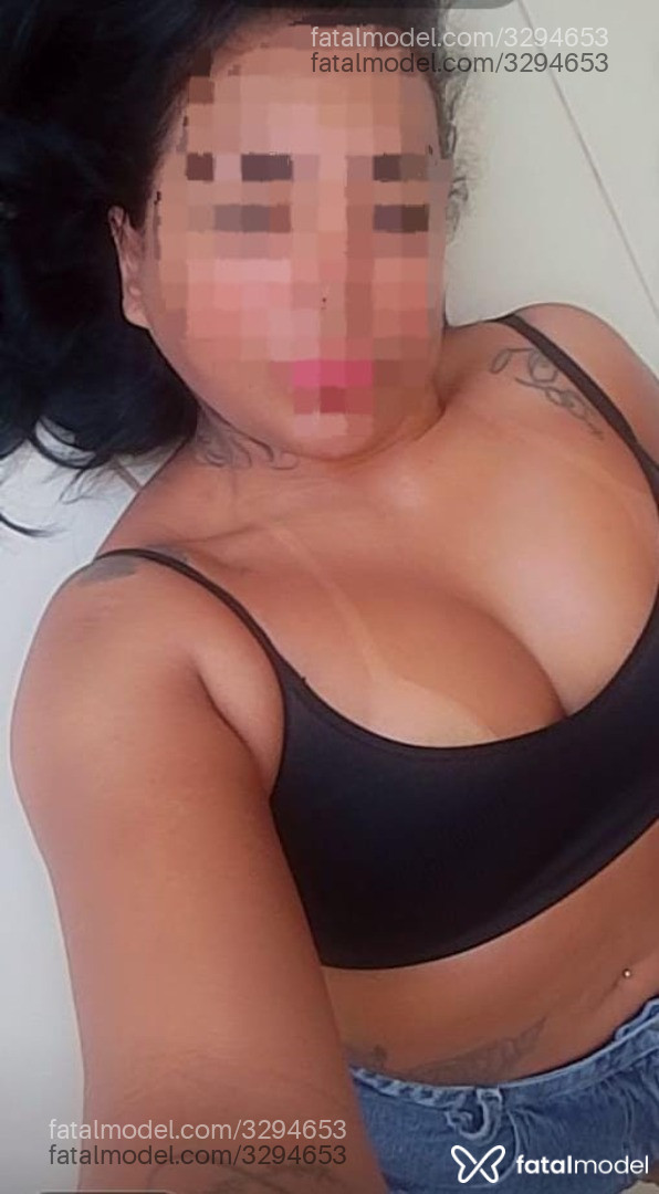 Acompanhante mulher morena (o) de olhos castanhos - Lari Smit