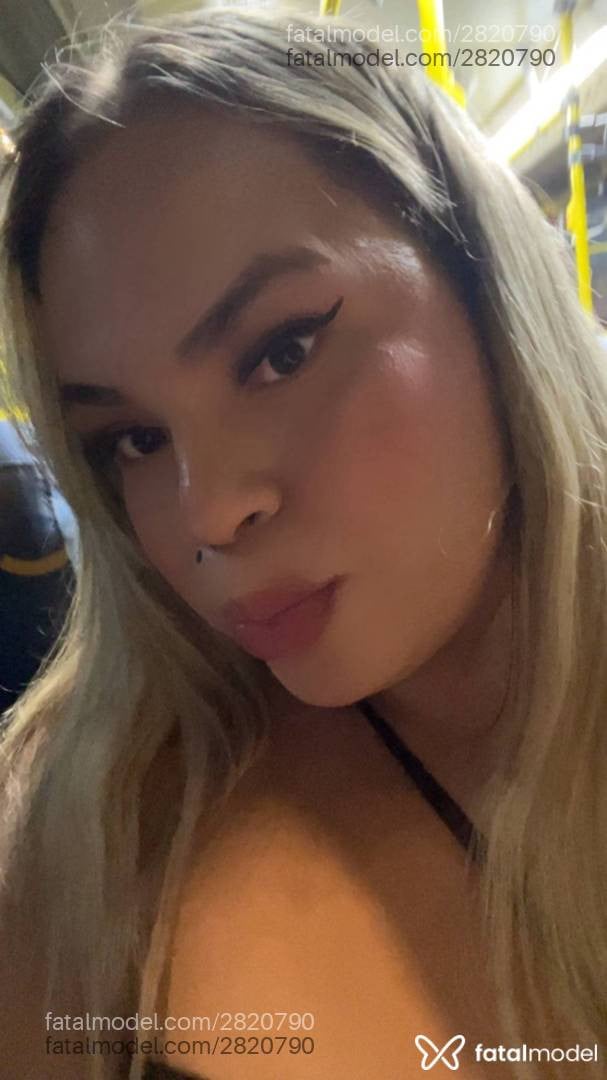 Acompanhante mulher trans loira (o) de olhos castanhos em Virtual - Maria Antonieta