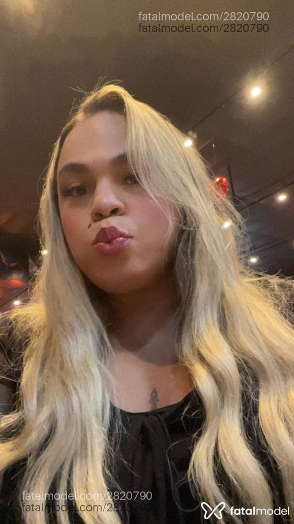 Acompanhante mulher trans loira (o) de olhos castanhos em Virtual - Maria Antonieta