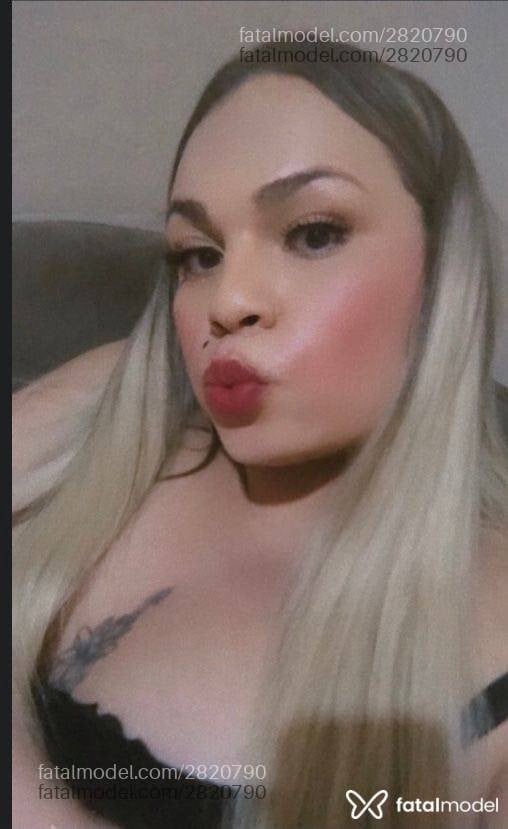 Acompanhante mulher trans loira (o) de olhos castanhos - Maria Antonieta Acompanhante mulher trans loira (o) de olhos castanhos - Maria Antonieta
