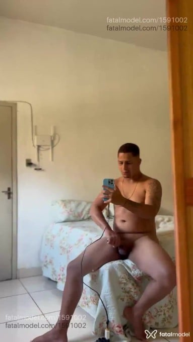 Acompanhante homem morena (o) de olhos castanhos em Ubá - Renan