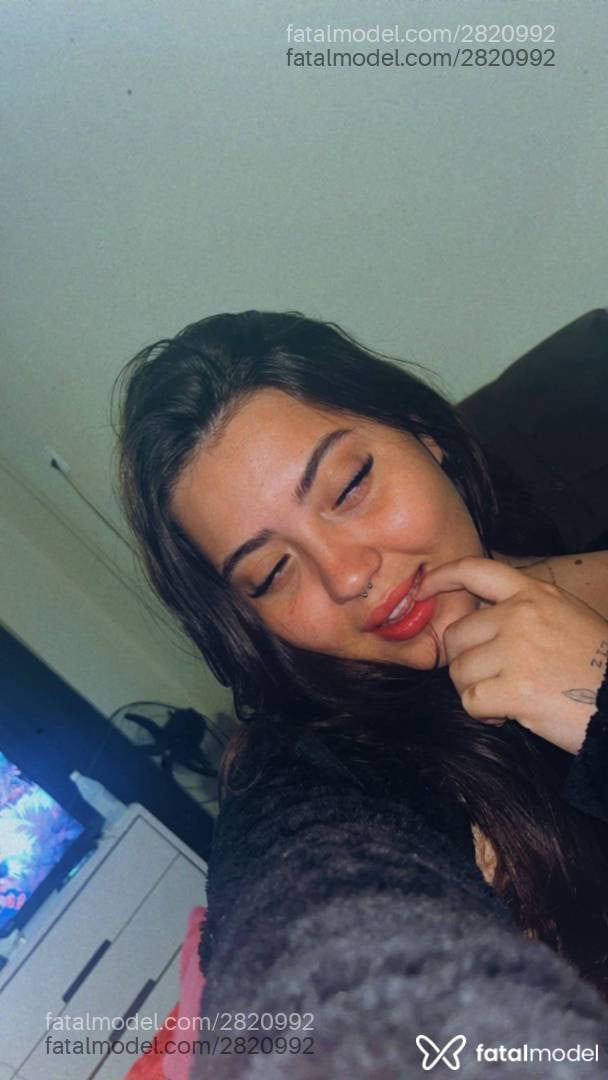 Acompanhante mulher com cabelo castanho de olhos castanhos em Criciúma - Vitória