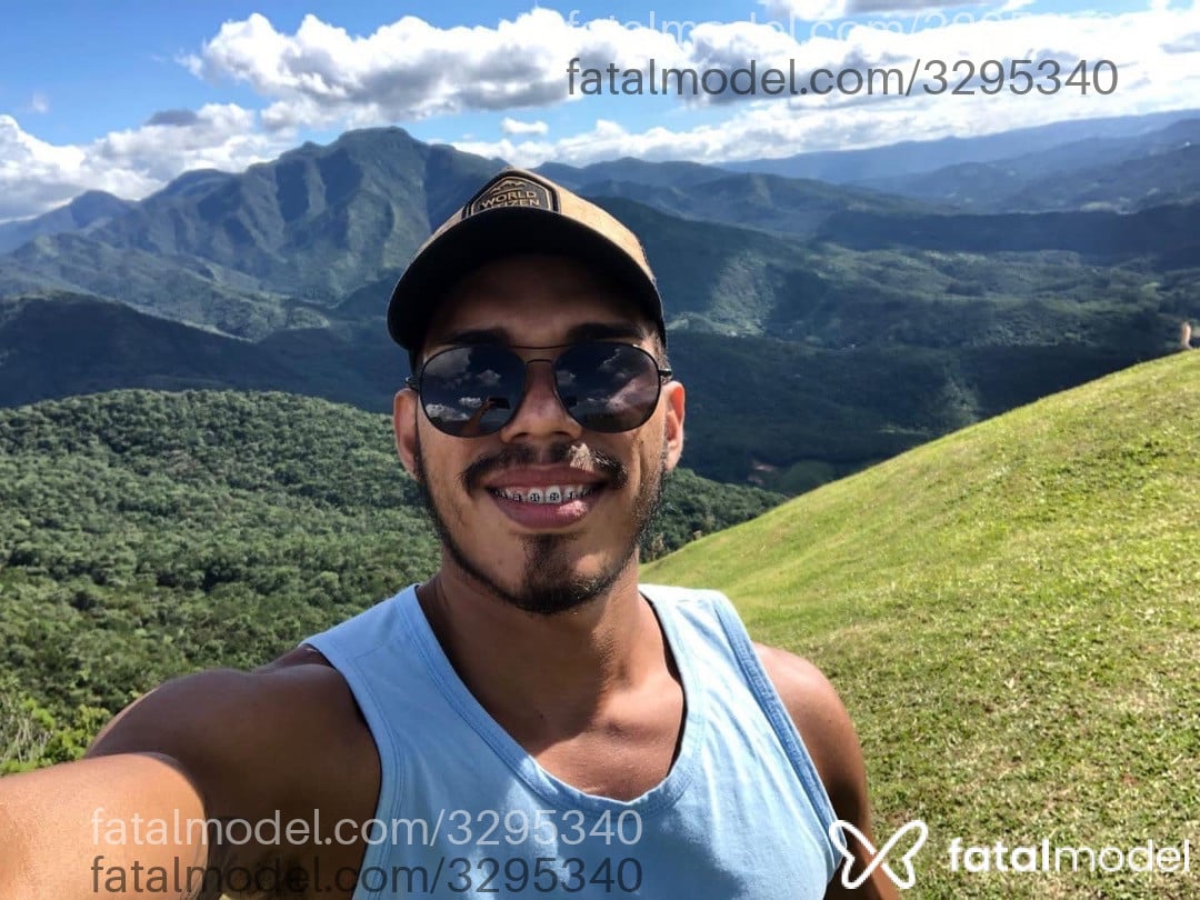 Acompanhante homem com cabelo castanho de olhos pretos em Florianópolis - Costaaviz