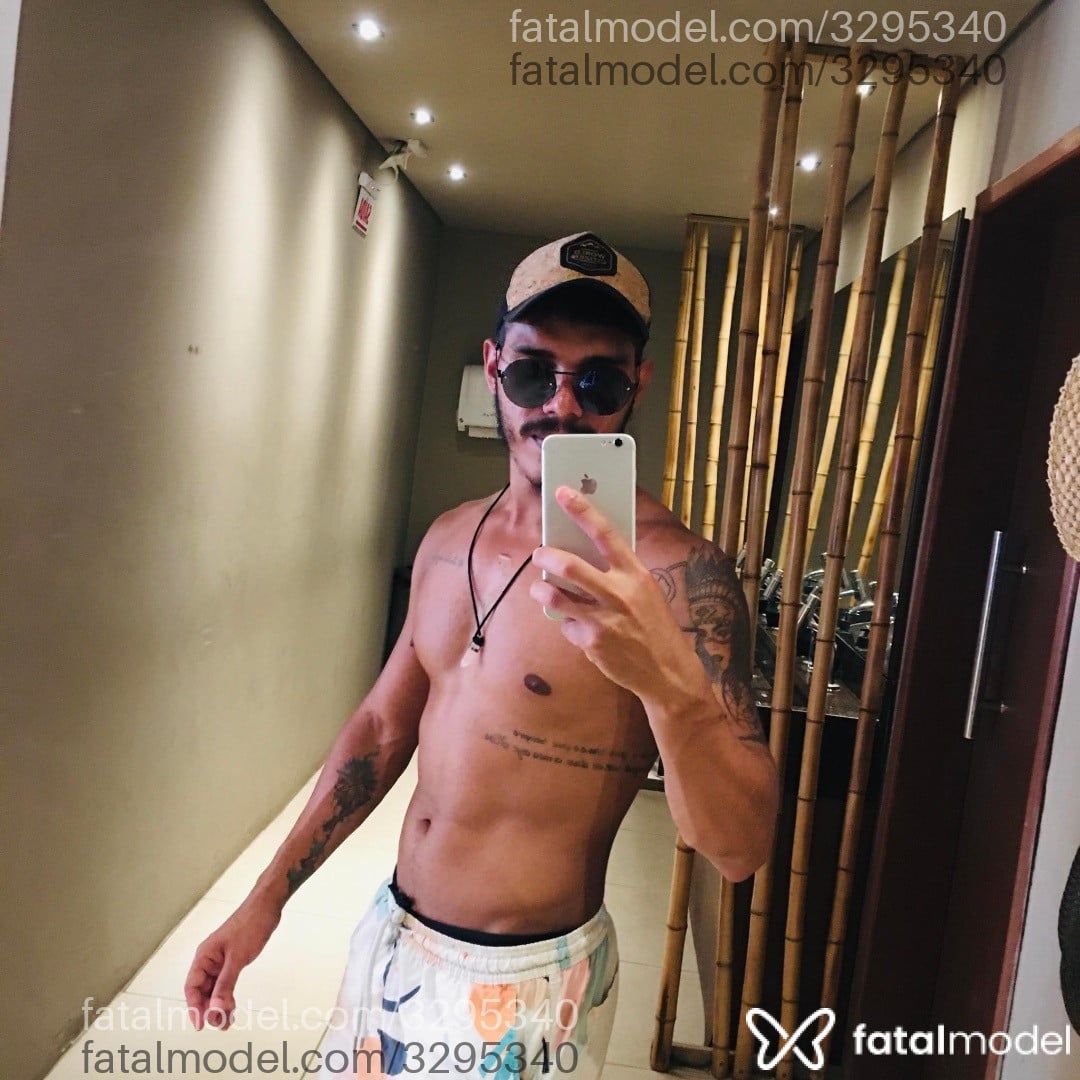 Acompanhante homem com cabelo castanho de olhos pretos em Florianópolis - Costaaviz