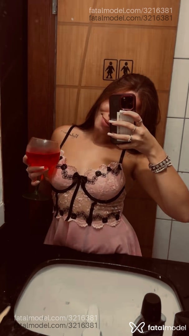Acompanhante mulher com cabelo castanho de olhos castanhos em Bom Despacho - Gabriela