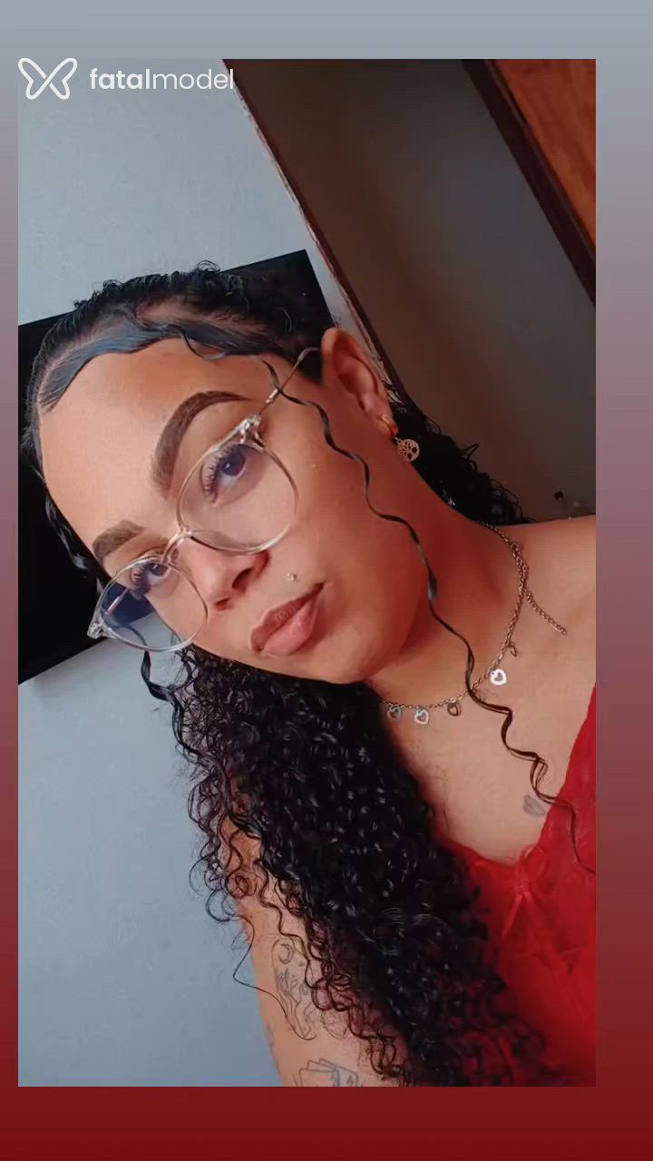 Acompanhante mulher morena (o) de olhos castanhos - Thayna Acompanhante mulher morena (o) de olhos castanhos - Thayna