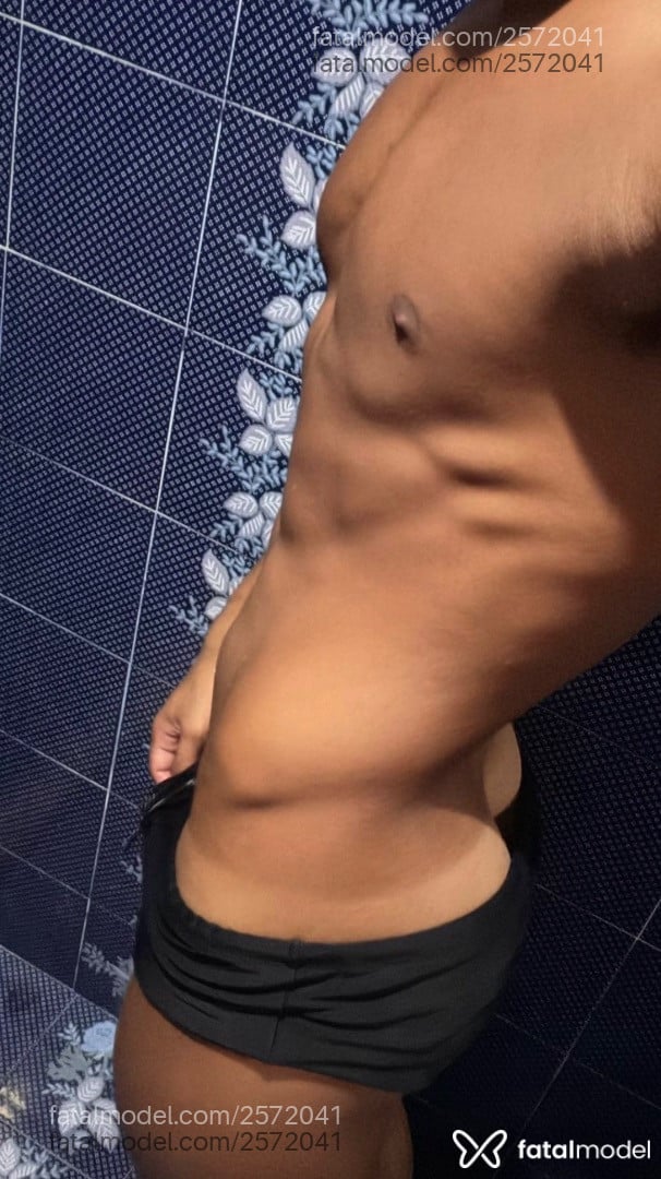 Acompanhante homem morena (o) de olhos castanhos em Uberlândia - Henrique Lima