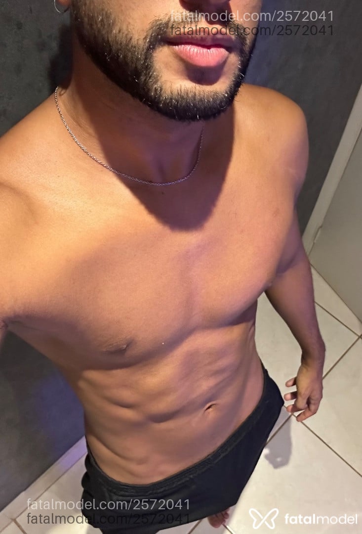 Acompanhante homem morena (o) de olhos castanhos em Uberlândia - Henrique Lima