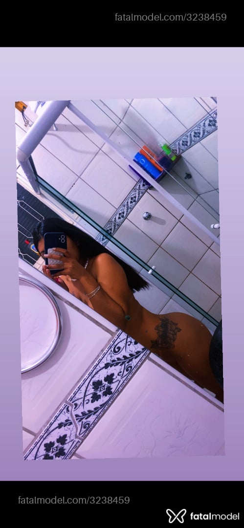 Acompanhante mulher morena (o) de olhos pretos - Thaynara