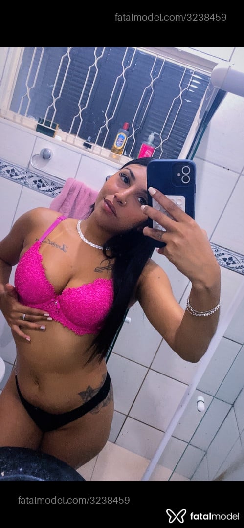 Acompanhante mulher morena (o) de olhos pretos - Thaynara