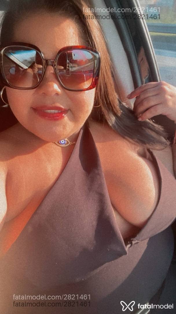 Acompanhante mulher com cabelo castanho de olhos verdes em Araruama - Gabriella