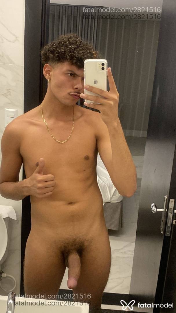 Acompanhante homem com cabelo castanho de olhos pretos - Renan silva Rocha Acompanhante homem com cabelo castanho de olhos pretos - Renan silva Rocha