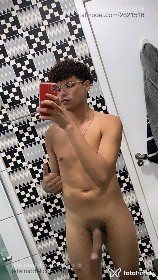 Acompanhante homem com cabelo castanho de olhos pretos - Renan silva Rocha