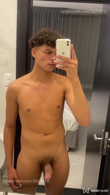 Acompanhante homem com cabelo castanho de olhos pretos - Renan silva Rocha Acompanhante homem com cabelo castanho de olhos pretos - Renan silva Rocha