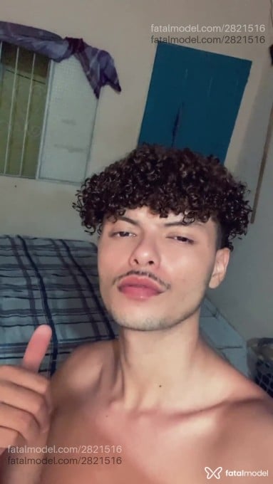 Acompanhante homem com cabelo castanho de olhos pretos - Renan silva Rocha Acompanhante homem com cabelo castanho de olhos pretos - Renan silva Rocha