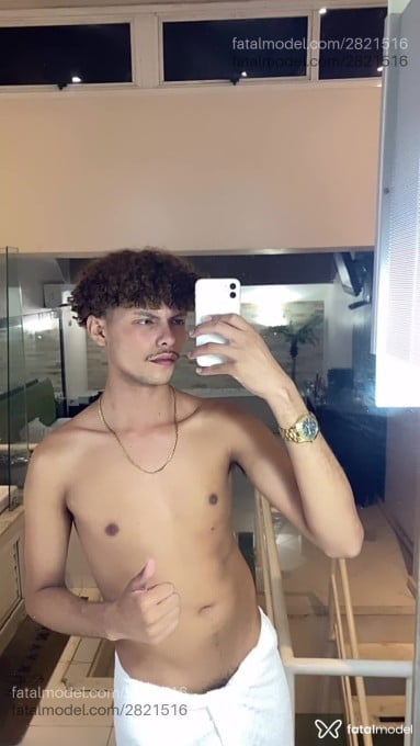 Acompanhante homem com cabelo castanho de olhos pretos - Renan silva Rocha Acompanhante homem com cabelo castanho de olhos pretos - Renan silva Rocha