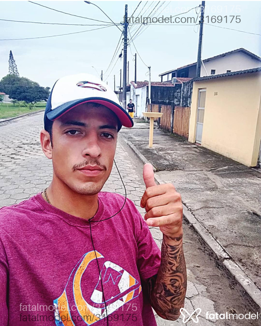 Acompanhante homem morena (o) de olhos castanhos em São Paulo - Victorino