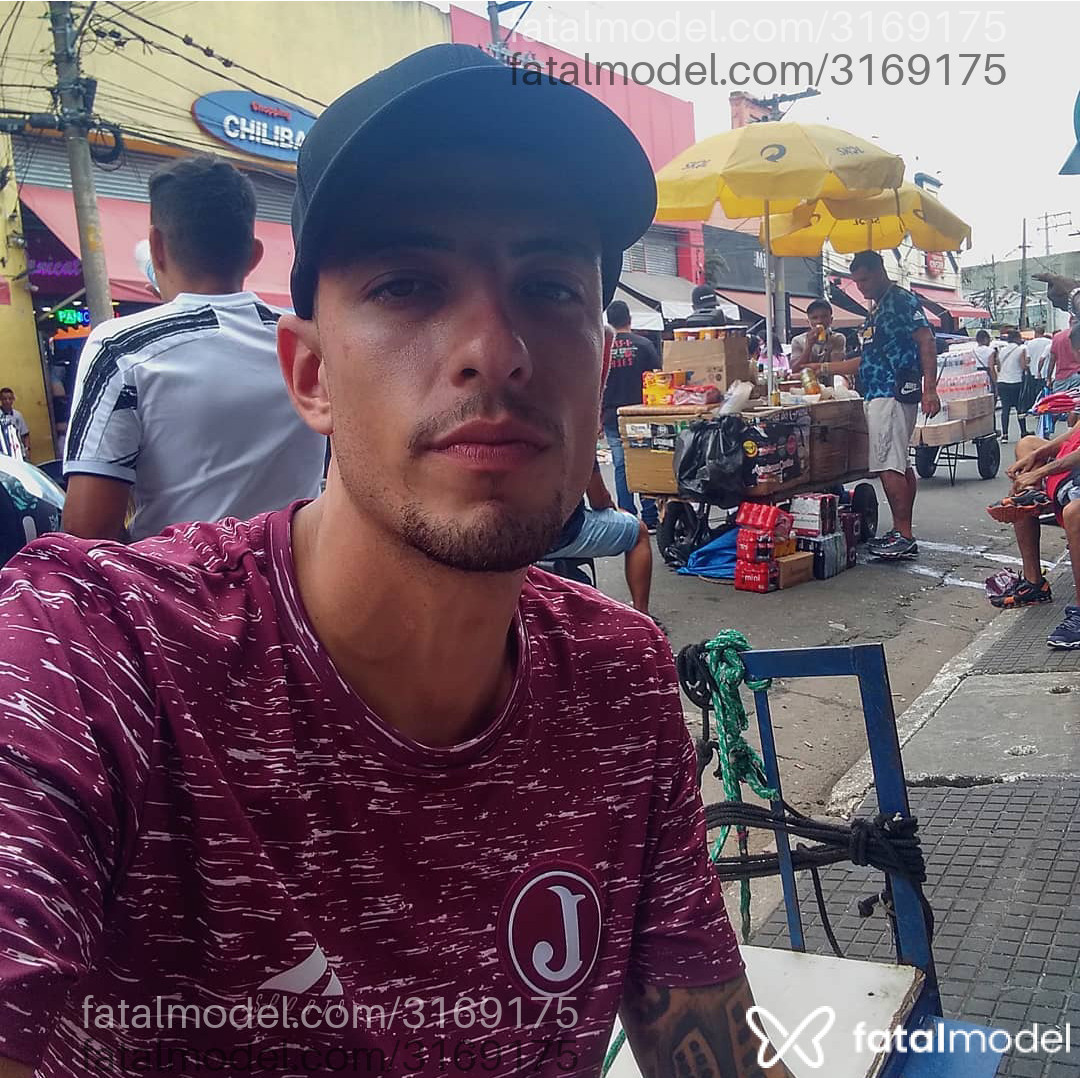 Acompanhante homem morena (o) de olhos castanhos em São Paulo - Victorino