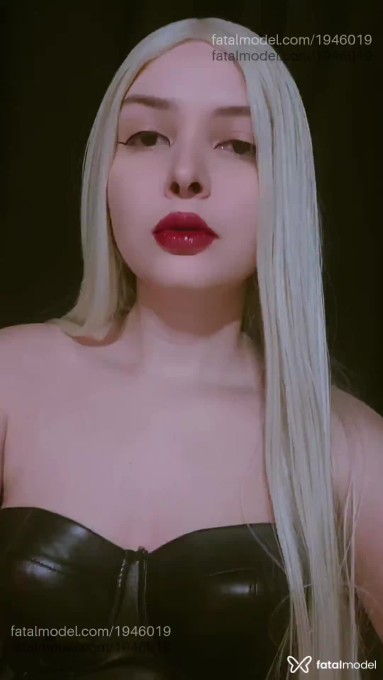 Acompanhante mulher loira (o) de olhos castanhos em Virtual - Dommetherapy