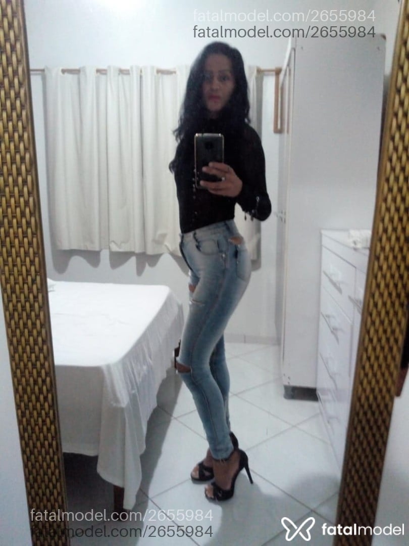 Acompanhante mulher com cabelo castanho de olhos castanhos em Cabo Frio Acompanhante mulher com cabelo castanho de olhos castanhos em Cabo Frio - Larissa