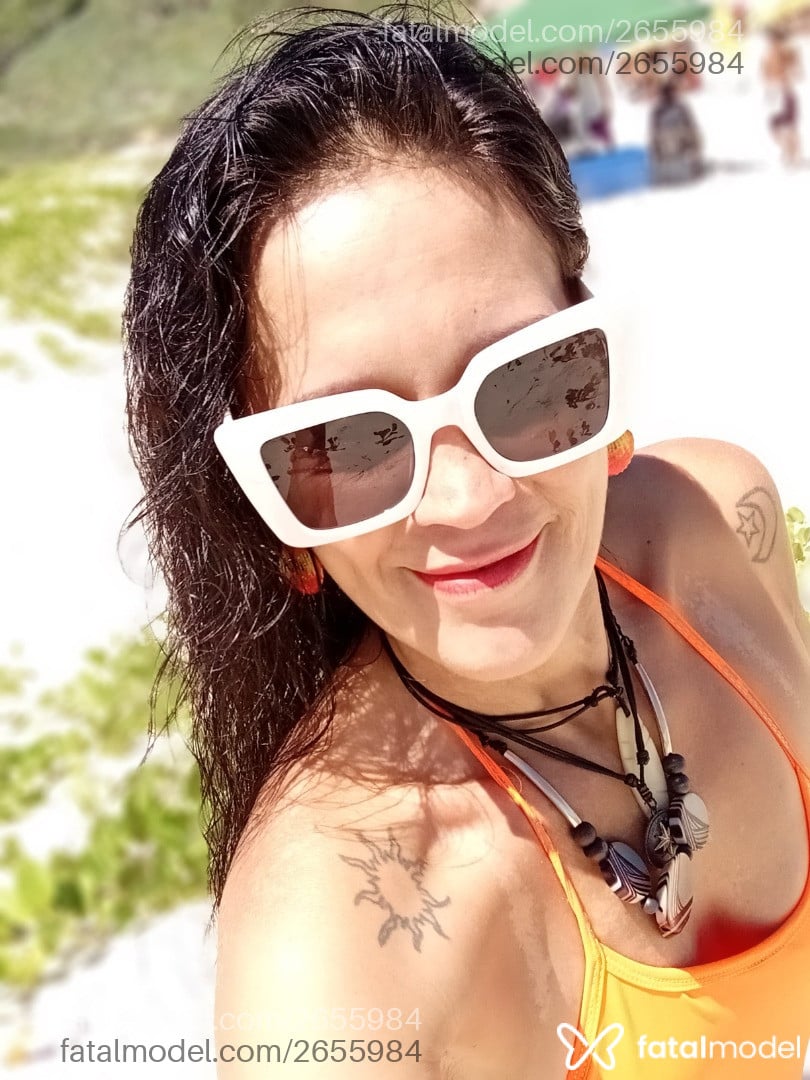 Acompanhante mulher com cabelo castanho de olhos castanhos em Cabo Frio Acompanhante mulher com cabelo castanho de olhos castanhos em Cabo Frio - Larissa