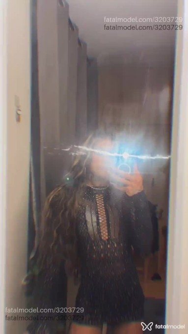 Acompanhante mulher trans com cabelo castanho de olhos pretos em Virtual - Crystal Safra