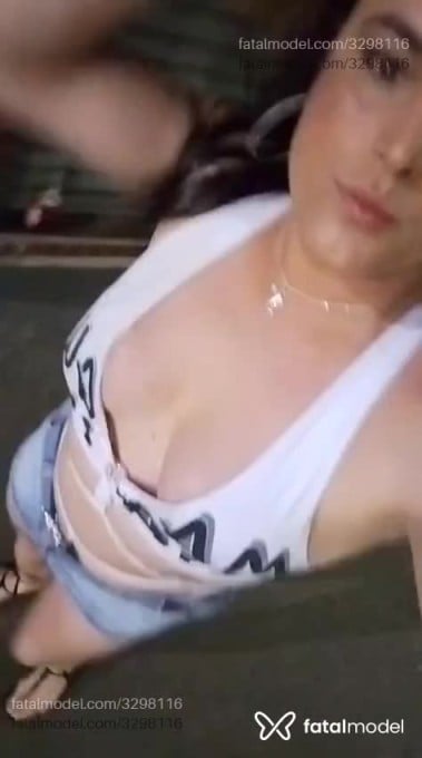 Acompanhante mulher trans com cabelo castanho de olhos castanhos em Alfenas - Fernanda Faria