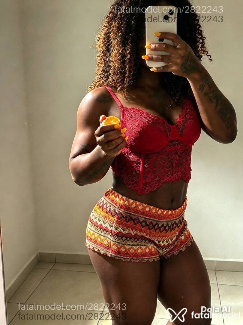 Acompanhante mulher morena (o) de olhos castanhos - Katrina