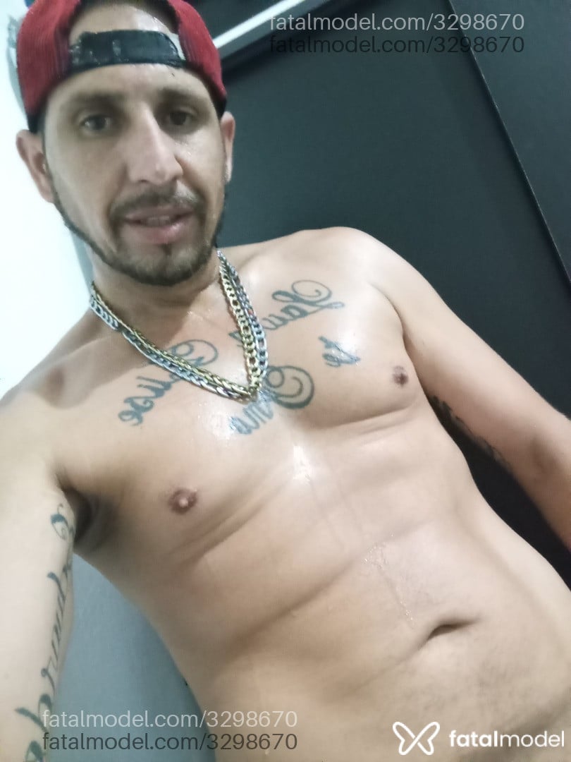 Acompanhante homem com cabelo castanho de olhos castanhos - John Alan Dos Sant Acompanhante homem com cabelo castanho de olhos castanhos - John Alan Dos Sant
