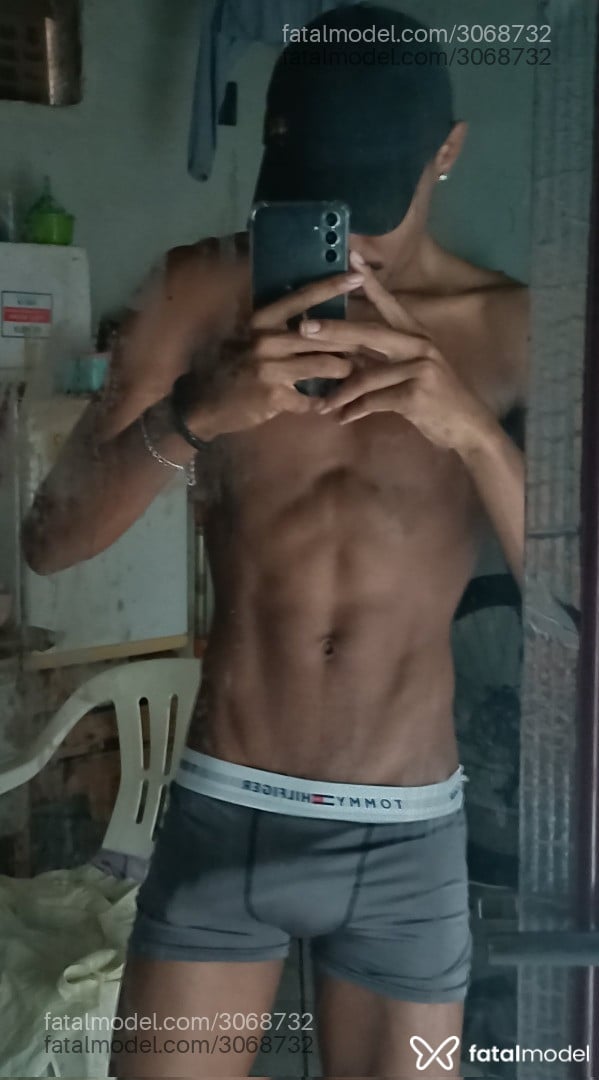 Acompanhante homem morena (o) de olhos pretos em Porto Velho - Thallisrodrigo