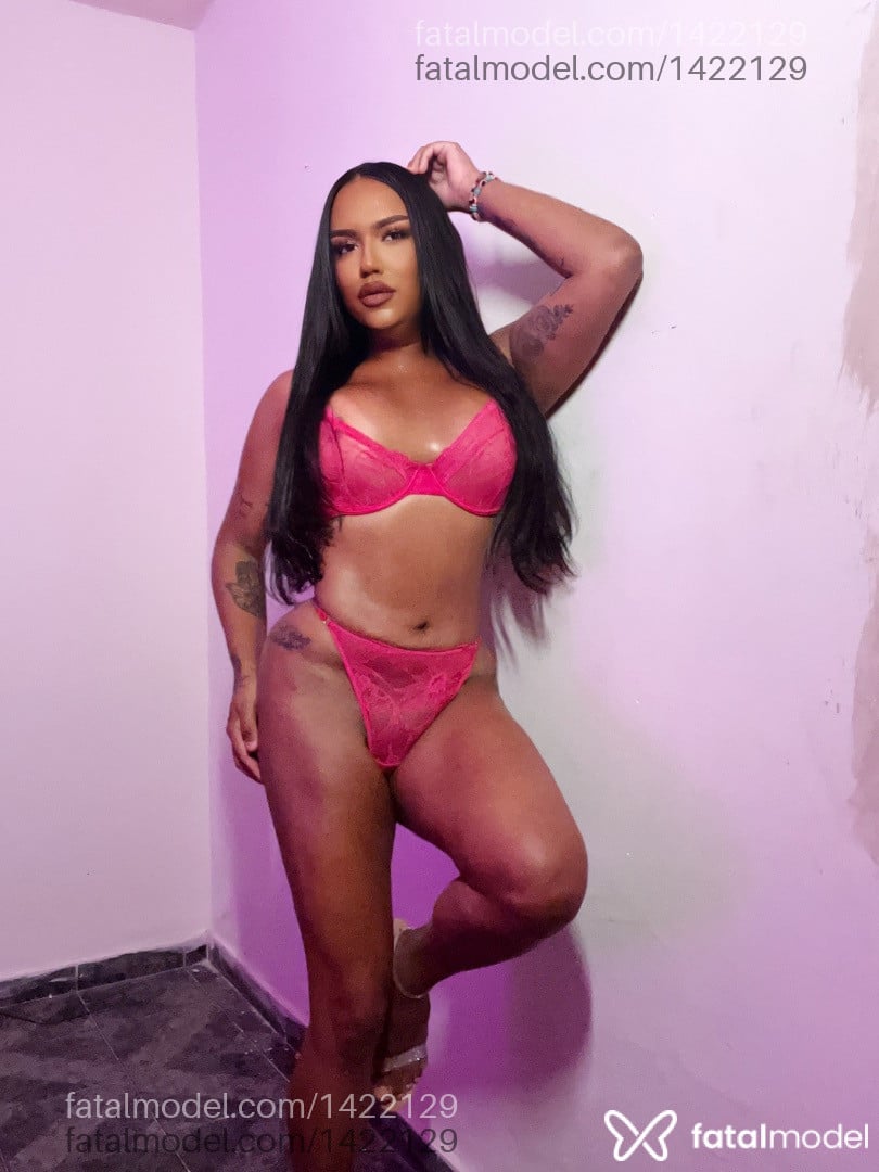 Acompanhante mulher trans morena (o) de olhos castanhos em Araruama Acompanhante mulher trans morena (o) de olhos castanhos em Araruama - Valeska Foxx