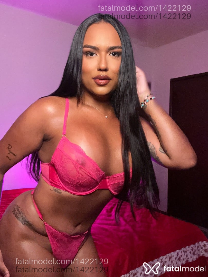 Acompanhante mulher trans morena (o) de olhos castanhos em Araruama Acompanhante mulher trans morena (o) de olhos castanhos em Araruama - Valeska Foxx