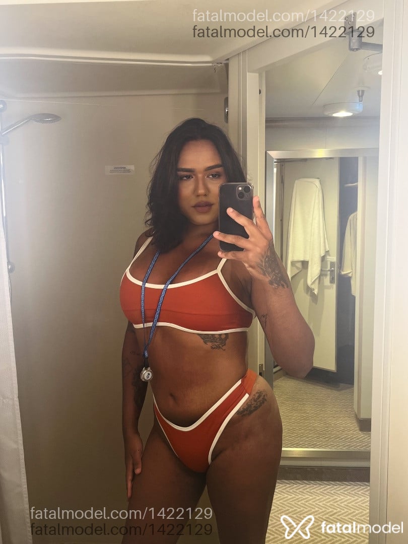 Acompanhante mulher trans morena (o) de olhos castanhos em Araruama Acompanhante mulher trans morena (o) de olhos castanhos em Araruama - Valeska Foxx