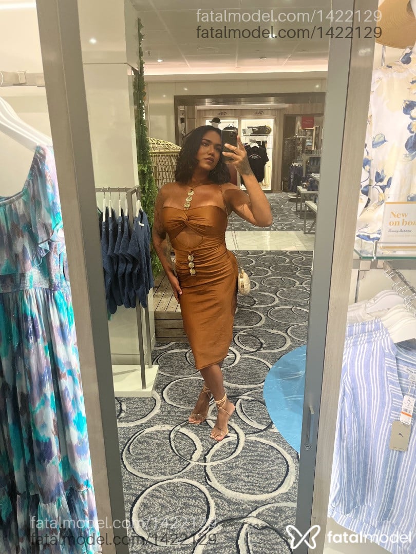 Acompanhante mulher trans morena (o) de olhos castanhos em Araruama Acompanhante mulher trans morena (o) de olhos castanhos em Araruama - Valeska Foxx