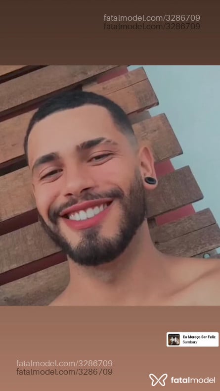 Acompanhante homem com cabelo castanho de olhos castanhos - Milano