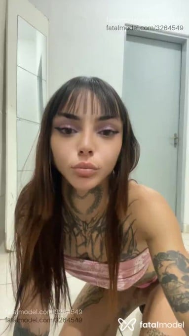 Acompanhante mulher com cabelo castanho de olhos castanhos - Angelica Uruguaia Acompanhante mulher com cabelo castanho de olhos castanhos - Angelica Uruguaia