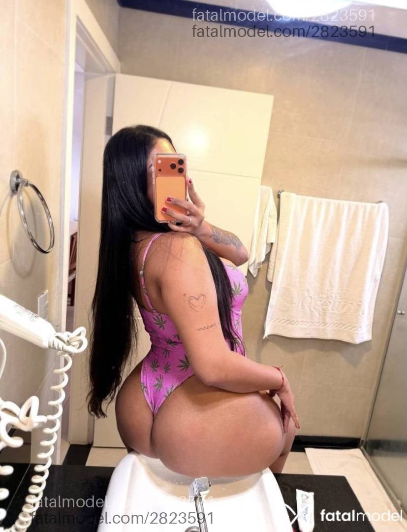 Acompanhante mulher trans morena (o) de olhos pretos - Melissa Angell