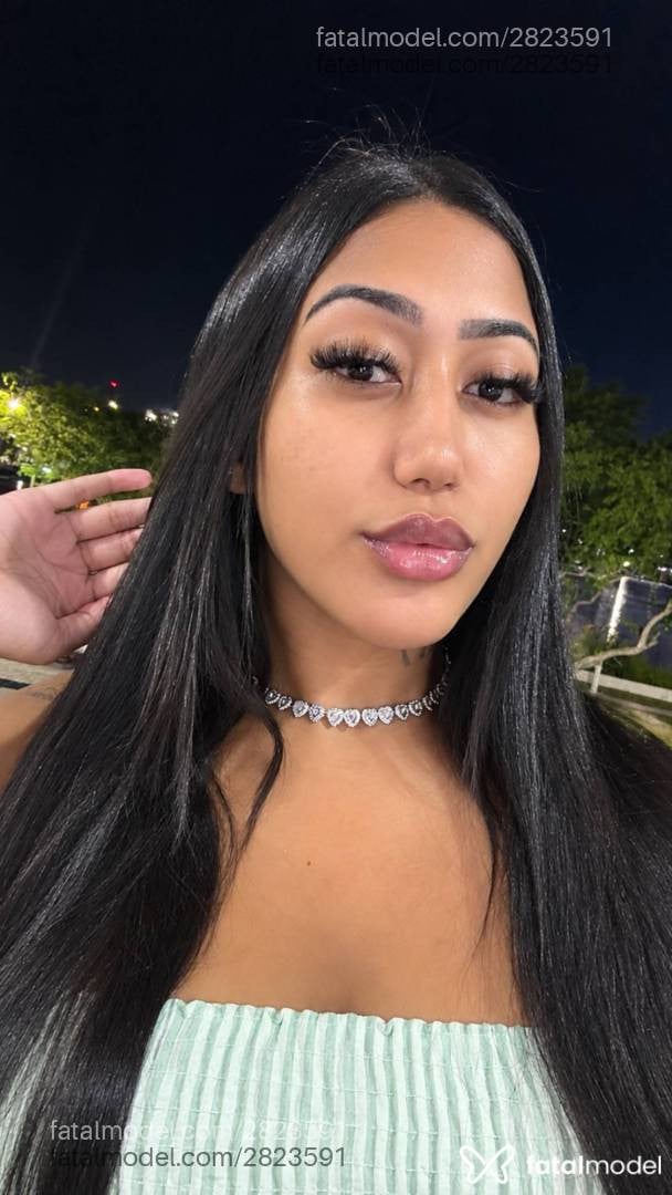 Acompanhante mulher trans morena (o) de olhos pretos - Bella