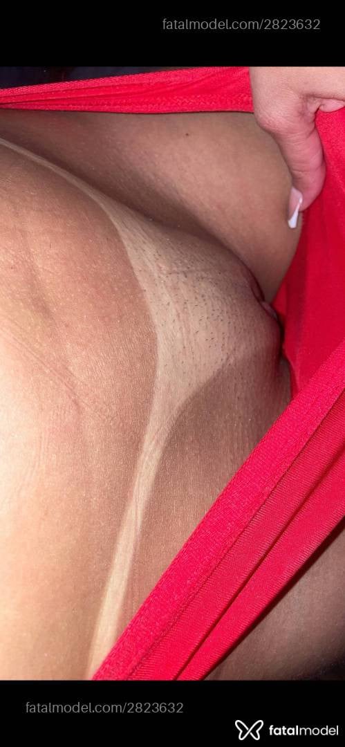 Acompanhante mulher com cabelo castanho de olhos verdes - ísis Amorim