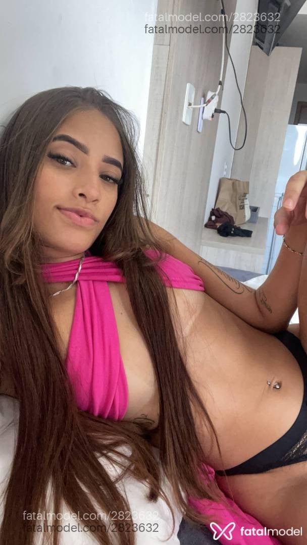 Acompanhante mulher com cabelo castanho de olhos verdes - ísis Amorim